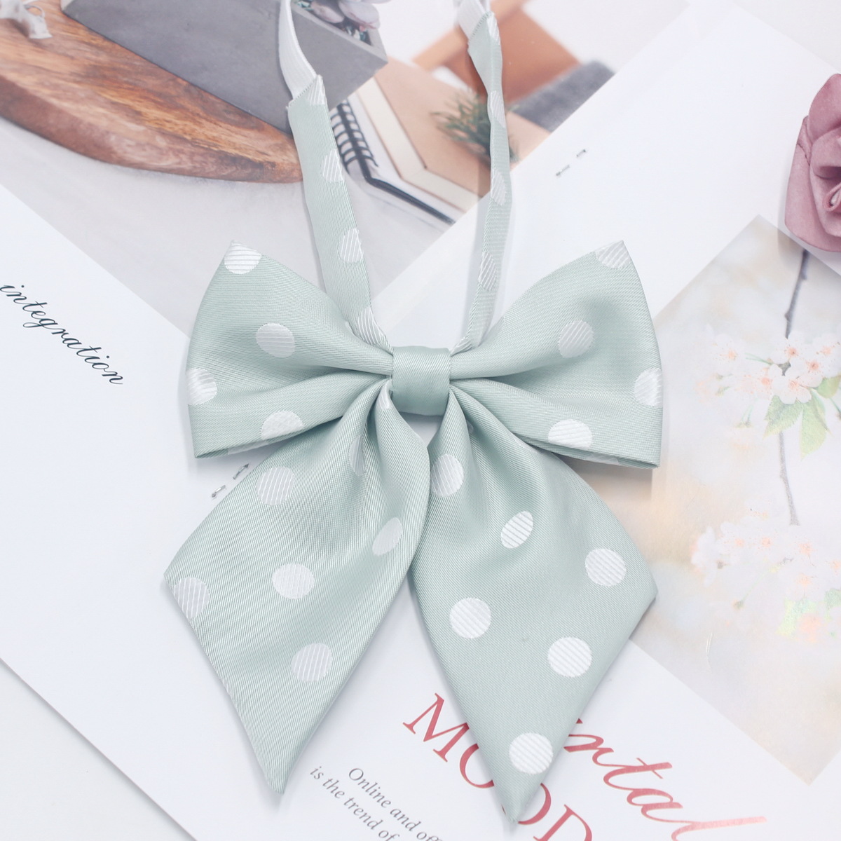 Punto de fabricante para niñas pajarita de plumas de cuerno afilado coreano casual color sólido lazo de onda grande JK uniforme cuello flor