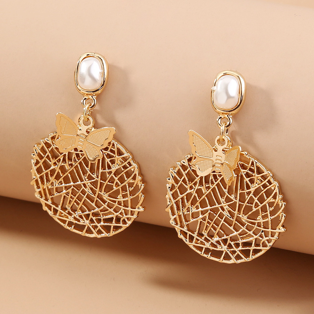 Vente En Gros Bijoux Boucles D&#39;oreilles Papillon En Métal Creux Rond Nihaojewelry display picture 6