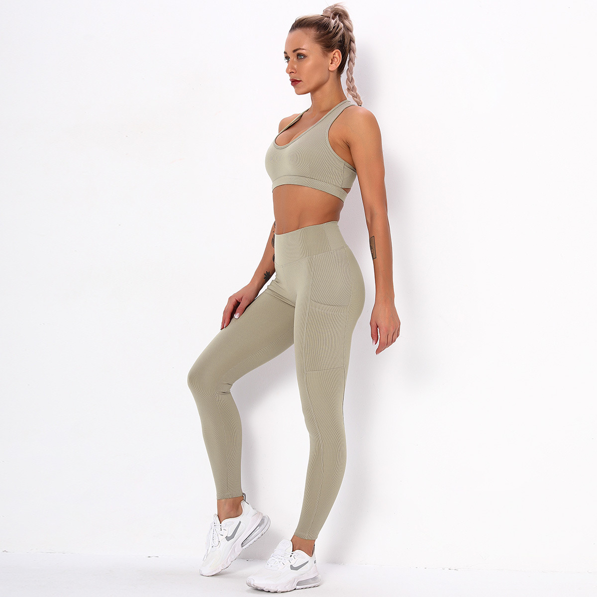 traje de yoga slim con bolsillo a rayas NSNS12754