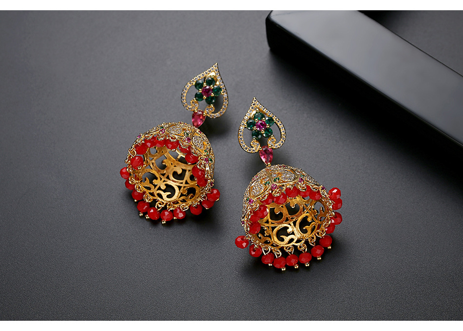 Jinse Yin Rote Ohrringe Europäische Und Amerikanische Grenz Überschreitende Farbe Hohle Ethnische Stil Damen Kupfer Eingelegtes Zirkonium Quaste Ohrring Geschenk display picture 4
