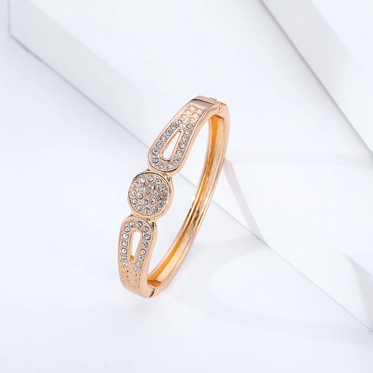 Fashion Simple Diamond Gold Plated Bracelet display picture 5