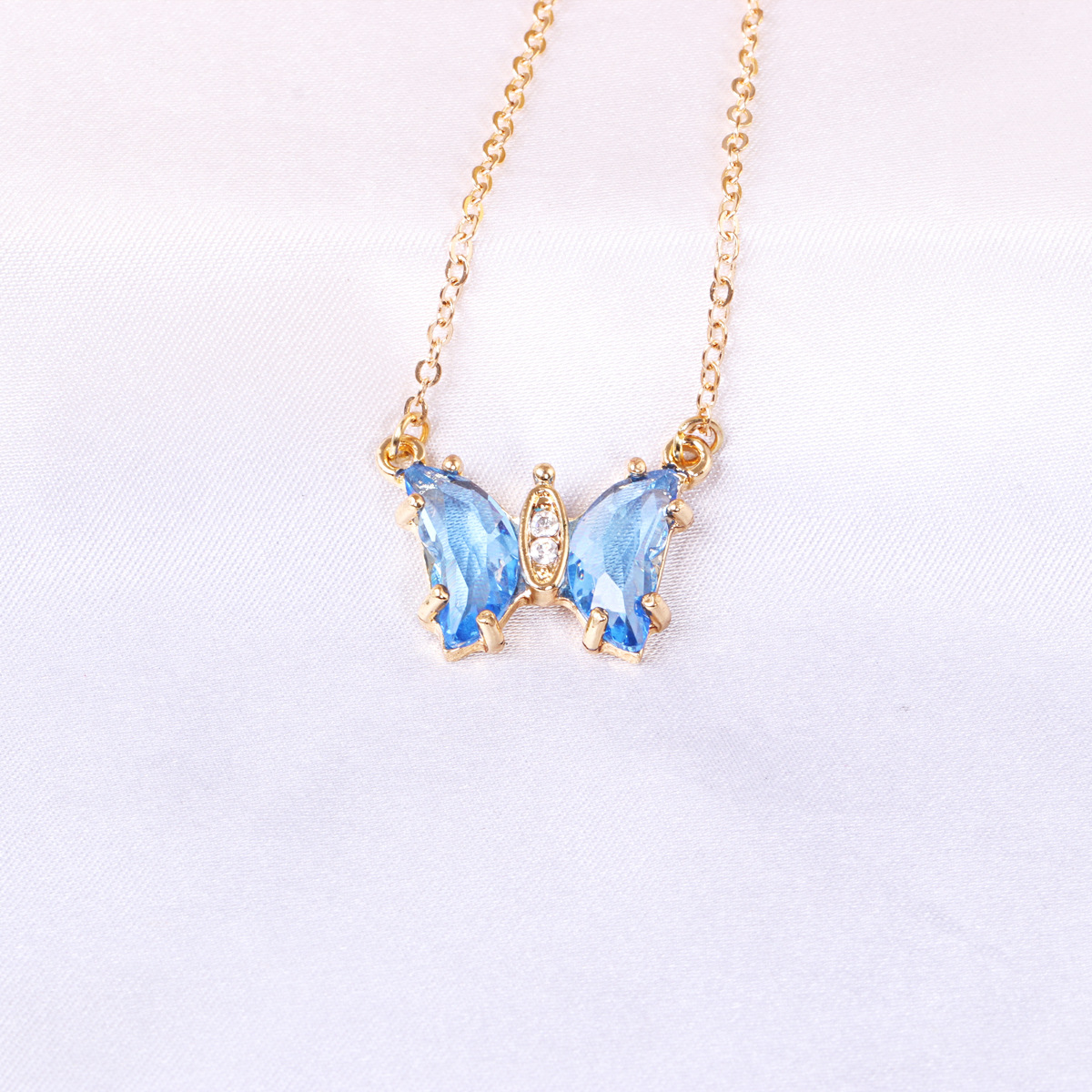 Light Luxury Butterfly Pendant Necklace display picture 18