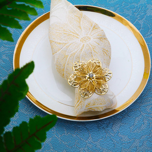 Новая пряжка для салфетки Большой полый металлический цветок -тип салфетки для салфетки для салфетки для салфетки для салфетки, чтобы установить тайваньские свадебные украшения