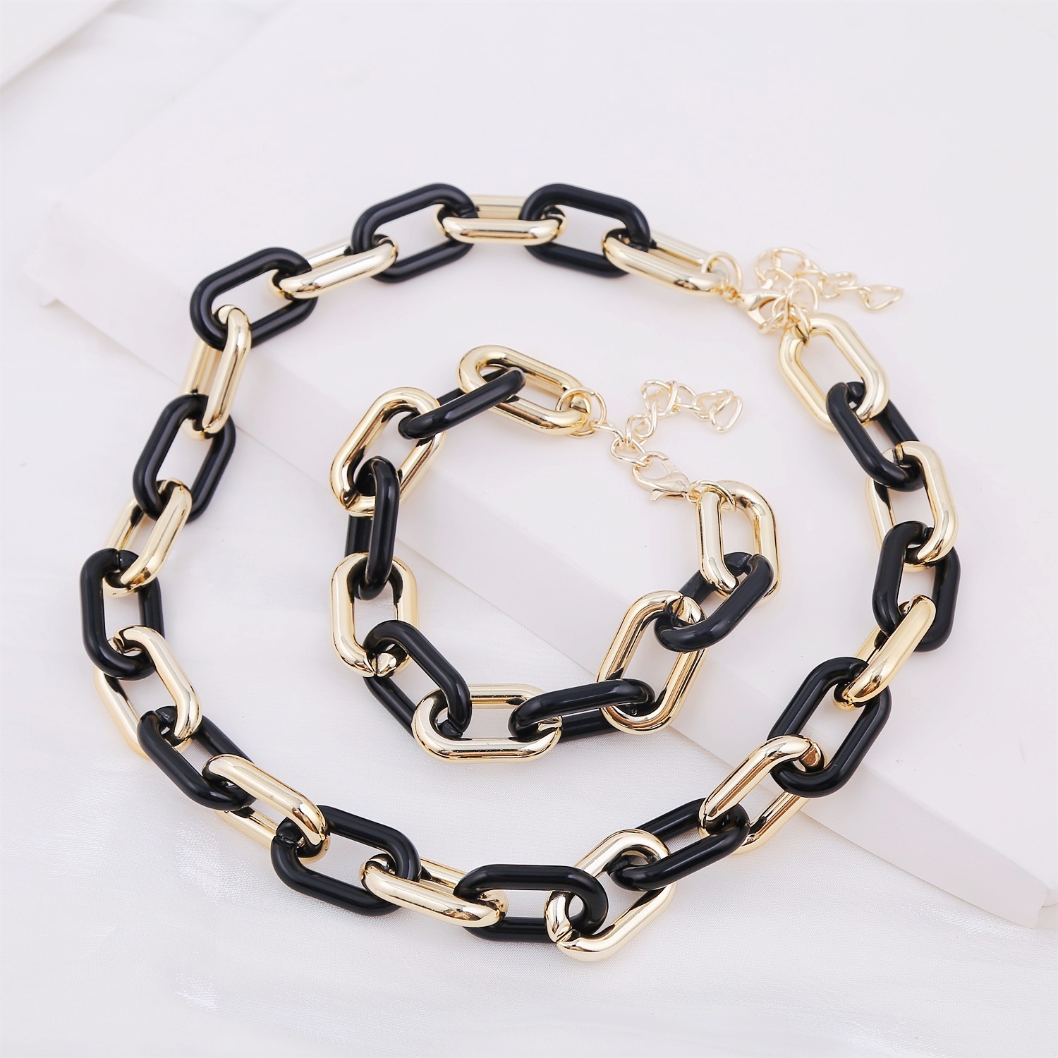 Retro Exaggerated Geometric Plastic Plating Women's Bracelets Necklace display picture 10