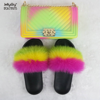 彩色磨砂V纹大香奈果冻包搭配彩虹色狐狸毛皮草女士凉拖鞋套装|ms