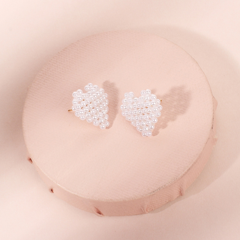 3g Weight Earrings Classification Housewarming, Anniversary, Business, Wedding, Travel, Birthday, Festival Occasion Women'S Gender Gold Color Korea Love-shaped Retro Pearl Niche Fashion Simple Earrings For Women Nihaojewelry 2
