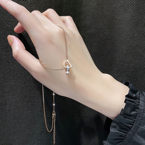 D letter necklace for women, niche design, trendy and simple, Internet celebrity temperament, light luxury necklace, pendant, clavicle chain, non-fading