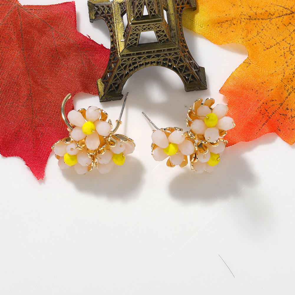 Boucles D'oreilles Fleur Couleur Boucles D'oreilles Fleur Se Chevauchant Mignon Tempérament Boucles D'oreilles Simples Boucles D'oreilles Perles À La Main En Gros Nihaojewelry display picture 3