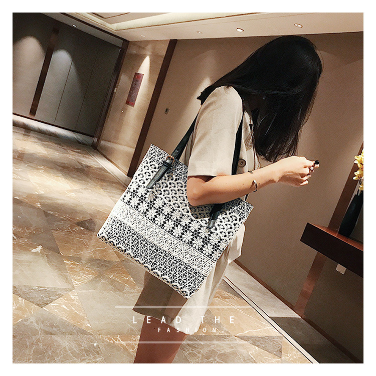 Large-capacity Lace Canvas New Wave One-shoulder Portable Tote Bag Wholesale display picture 37