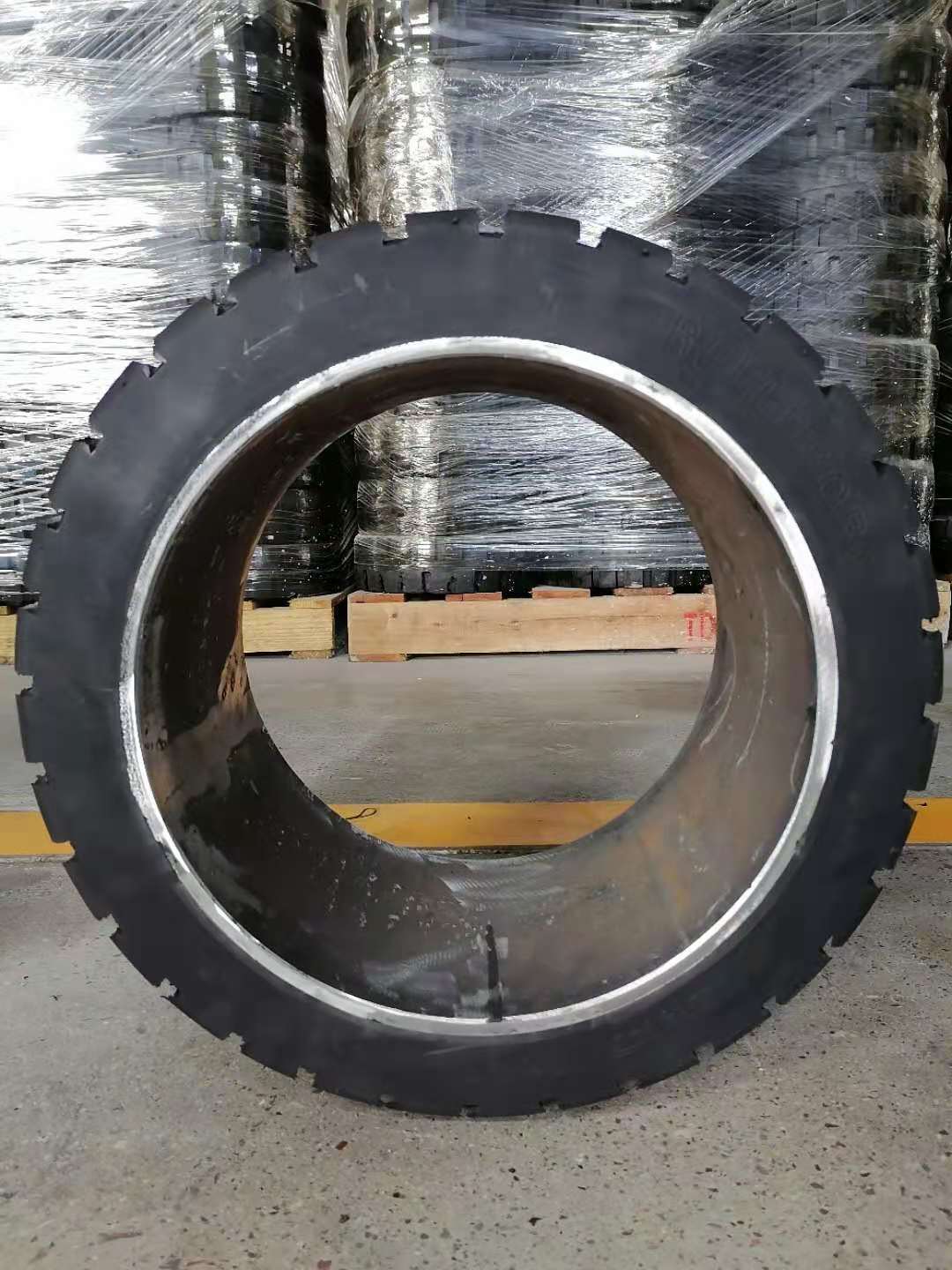 压配式实心轮胎16 1/4×11 1/4|ru
