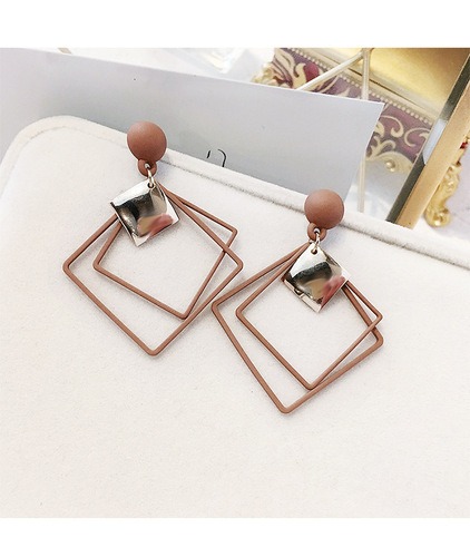 Cross-border provision of cool, fashionable and creative styles, trendy rhombus alloy earrings, temperament earrings, ear studs and jewelry wholesale