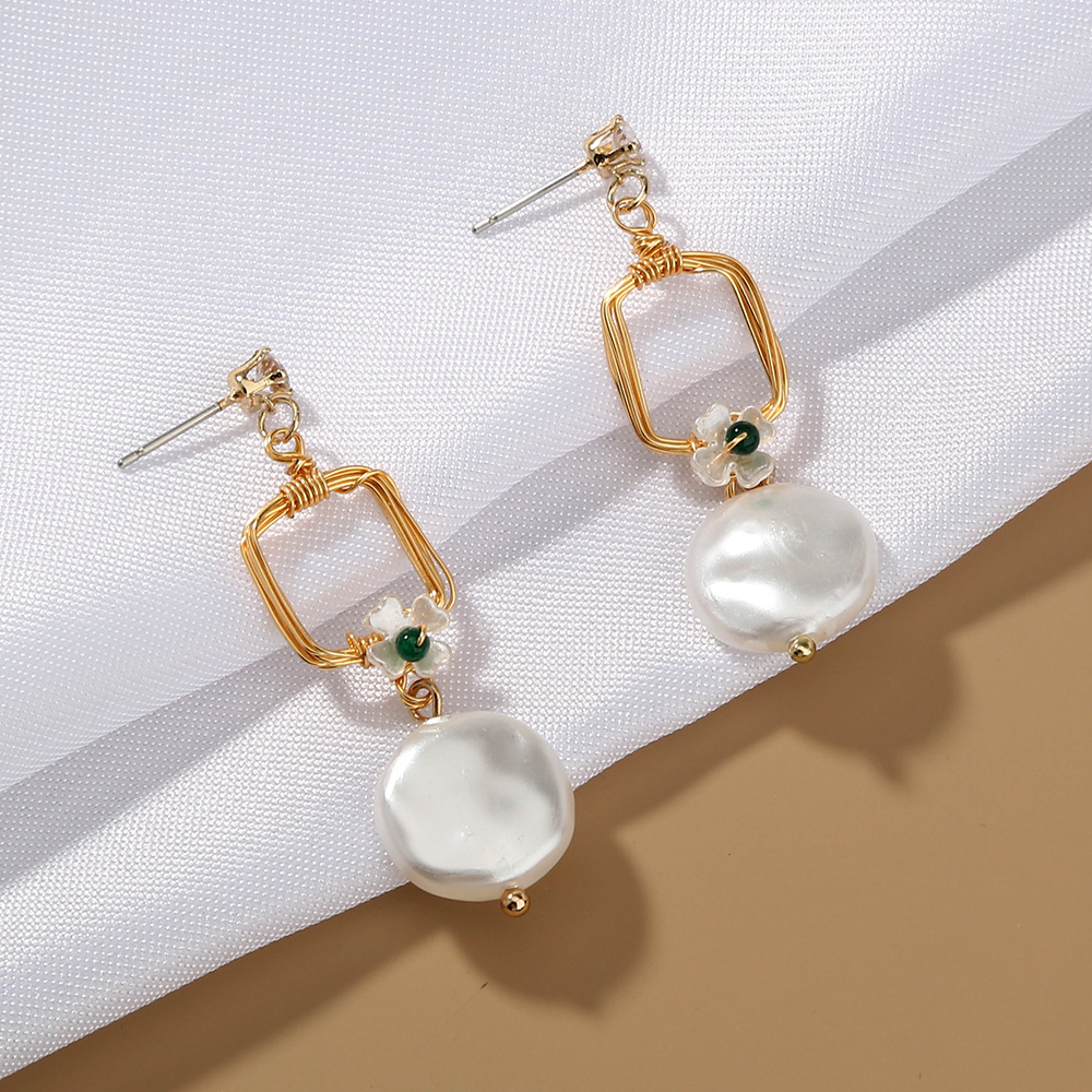 Boucles D&#39;oreilles Longues Pétales De Perles Rétro Simples 2020 En Gros display picture 3