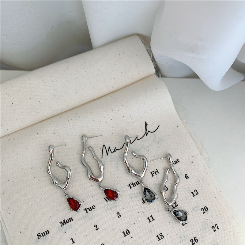 Gem Simple Twisted Irregular Earrings display picture 4