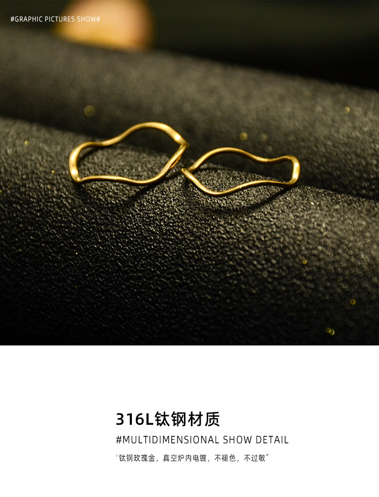 التيتانيوم الصلب موجة نمط خاتم مجوهرات 18k الذهب مطلي غير الحساسية المواد الجملة Nihaojewelry display picture 13