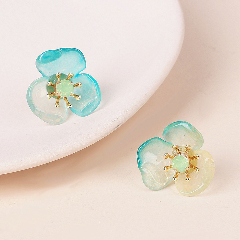 Korea Simple Ear Accessories Simple Flower Fairy Earrings Gradient Resin Earrings For Women Wholesale Nihaojewelry display picture 4