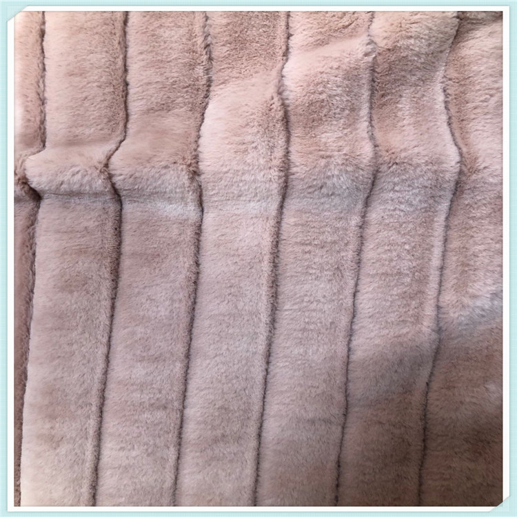 厂家供应 抽条仿兔毛 竖条提花小兔毛 经编全涤兔毛服装时尚面料
