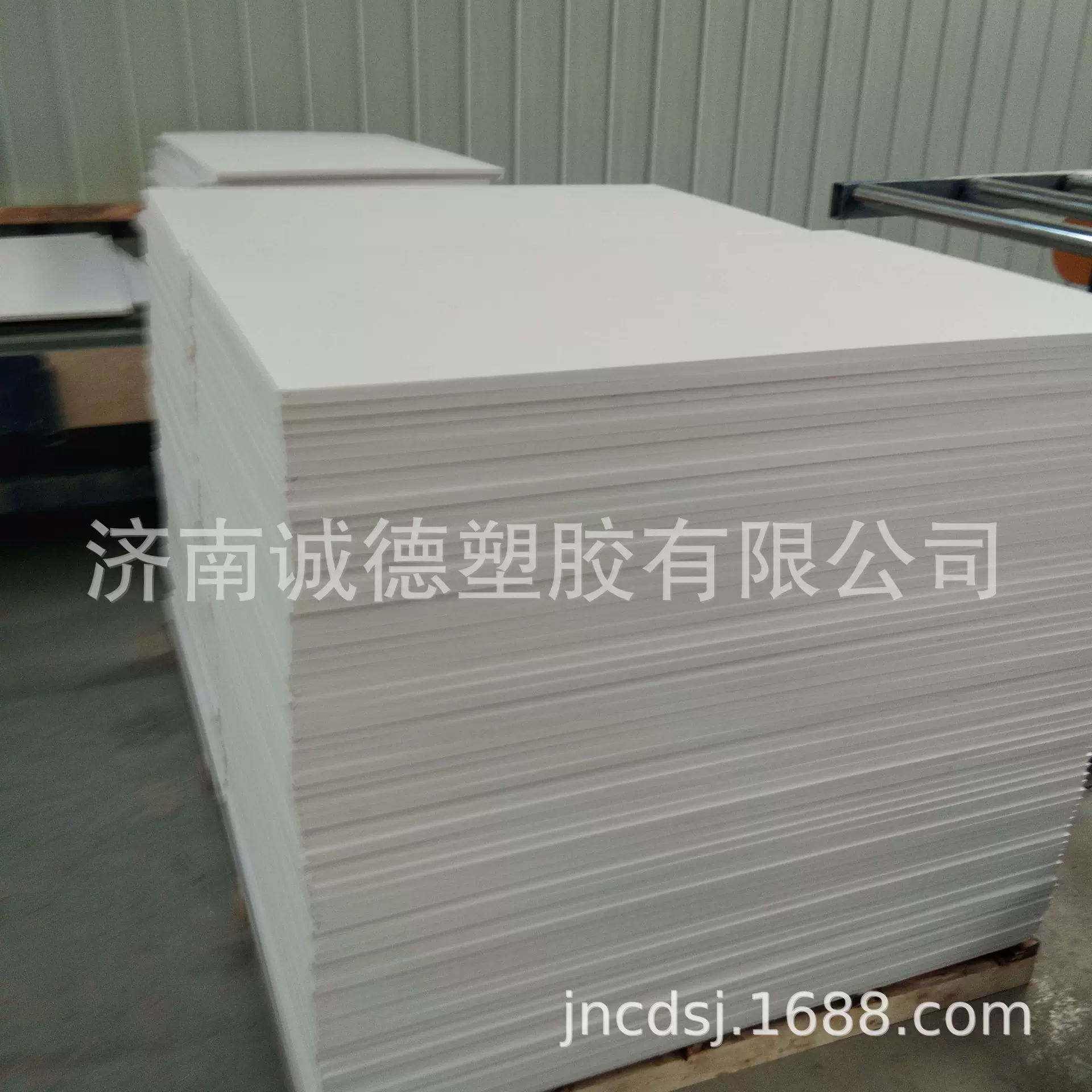 供应直销各种尺寸以及各种颜色大量优先PVC结皮发泡板