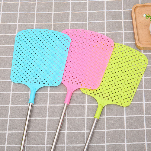 Summer steel handle fly swatter with extended handle large household mosquito swatter strong and durable fly swatter 2 yuan store supply