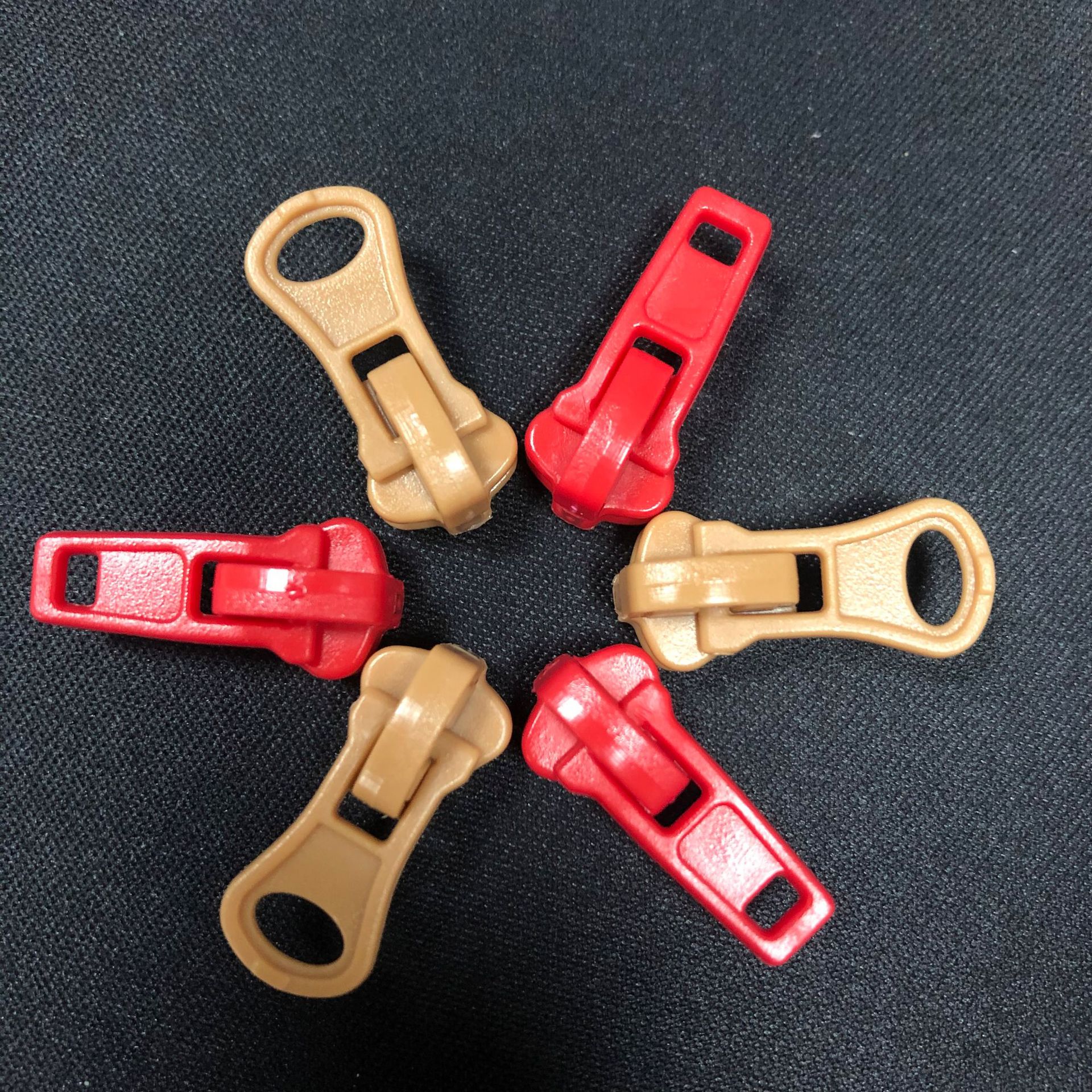 供应塑料拉头 3号尼龙树脂自锁塑料拉链头塑钢锁钩拉头