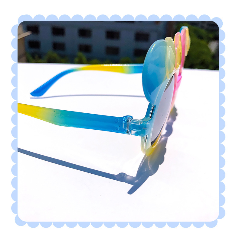 Children's Sunglasses Anti-ultraviolet Personality Glasses Polarized Sunglasses Baby Cartoon Toy Visor Mirror Wholesale Nihaojewelry display picture 5