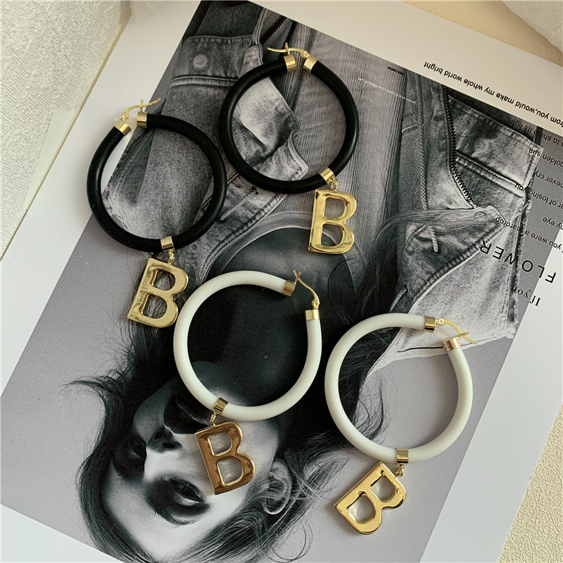 Korea The New Black And White Leather Rope Ring B Letter Pendant Choker Collar Ring Earrings Wholesale Nihaojewelry display picture 8