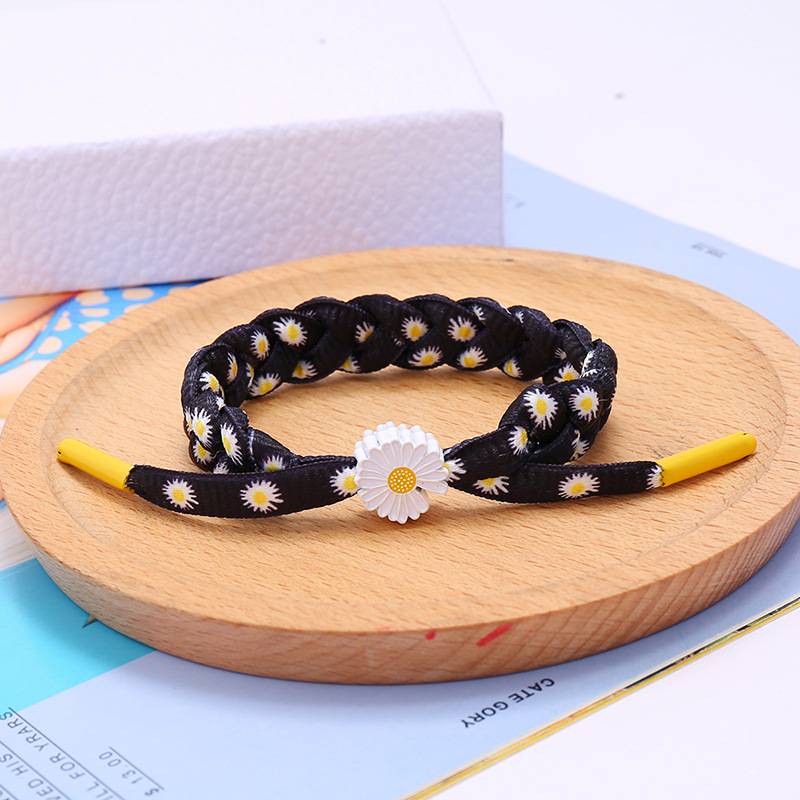 Korean woven small daisy bracelet