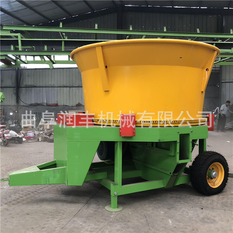 四轮车轴传动秸秆粉碎机 自动化输送牛场破碎机 旋转式秸秆粉碎机