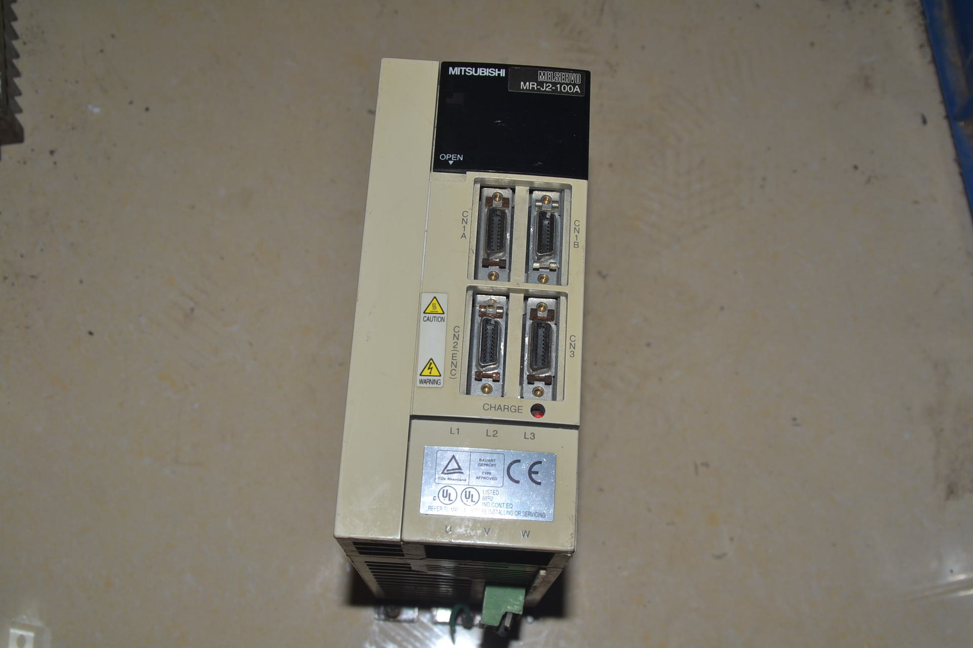 MR-J2-100A 1KW伺服电机驱动器