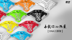 奇芸ルービックキューブのベースdnaルービックキューブのベースの三角スタンドの下にルービックキューブの展示メーカーの卸売りを支えます。
