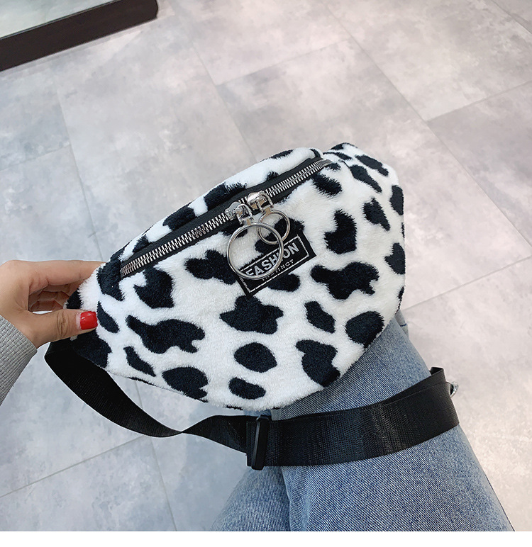 Retro Plush Fashion Messenger Bag display picture 6