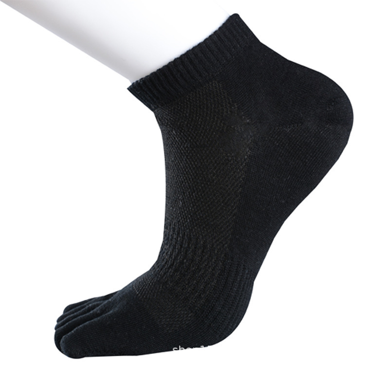 Five -finger men's socks are flat black