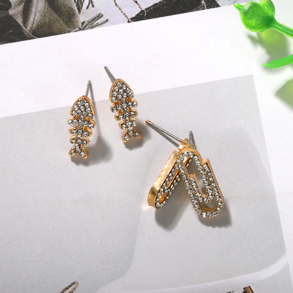 Fashion Paperclip Diamond Earrings New Fishbone Stud Earrings display picture 5