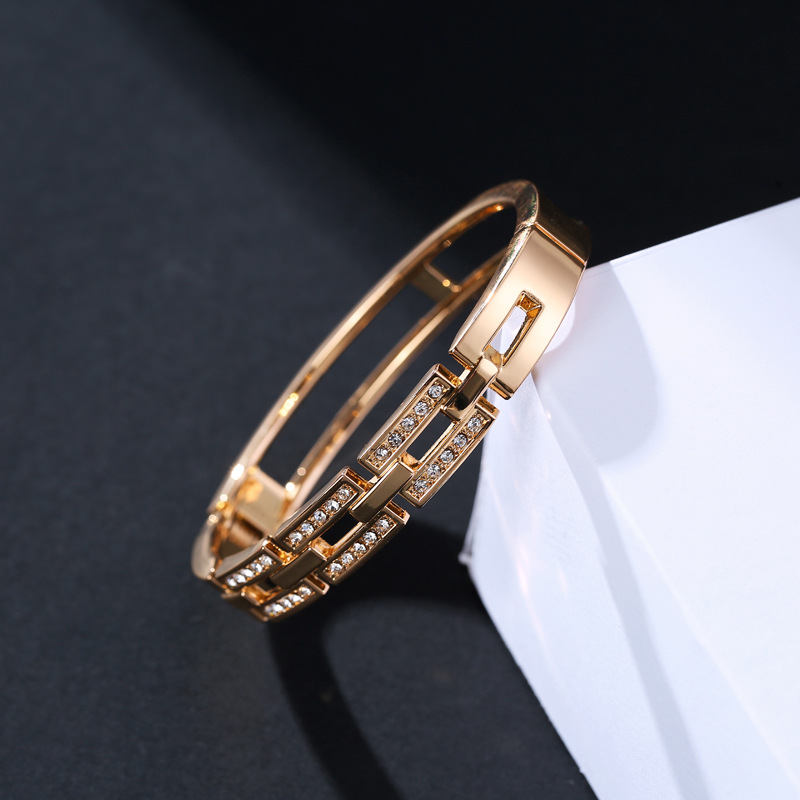 fashion new hollow chain diamond bracelet
