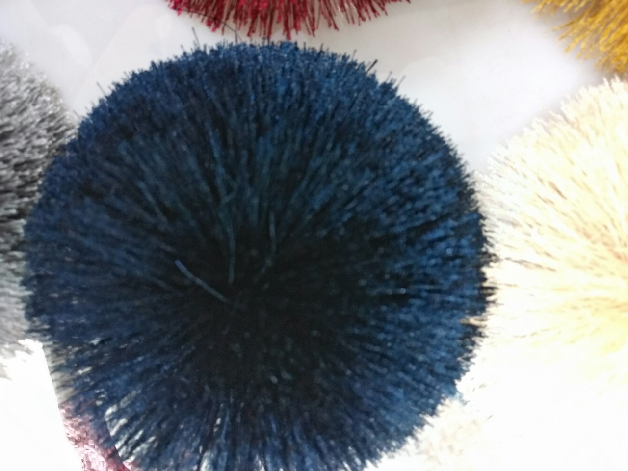 We supply cute hats, wool balls, polyester embroidered thread shoes, flower balls, tassels, decorative scarves and plush ball hangers detail image 4