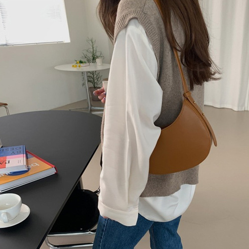 Korean style niche design brown single shoulder underarm bag women's small bag retro color chain saddle bag wholesale one piece drop shipping