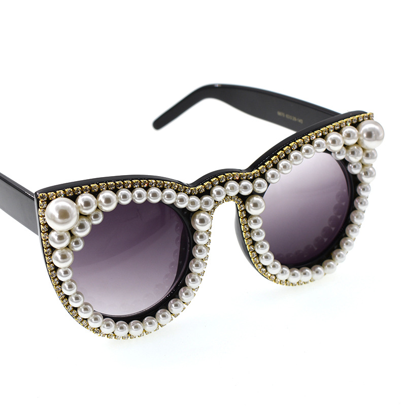 New Fashion Simple Cat Eye Diamond Pearl Sunglasses Stage Catwalk Show Glasses Nihaojewelry Wholesale display picture 3