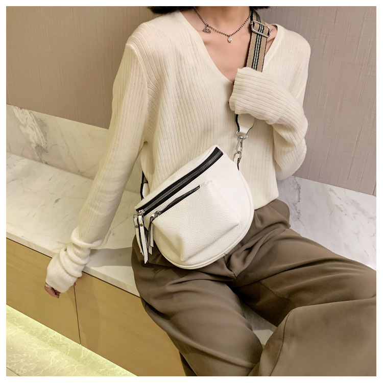 Women's Small Pu Leather Solid Color Classic Style Square Zipper Saddle Bag display picture 5