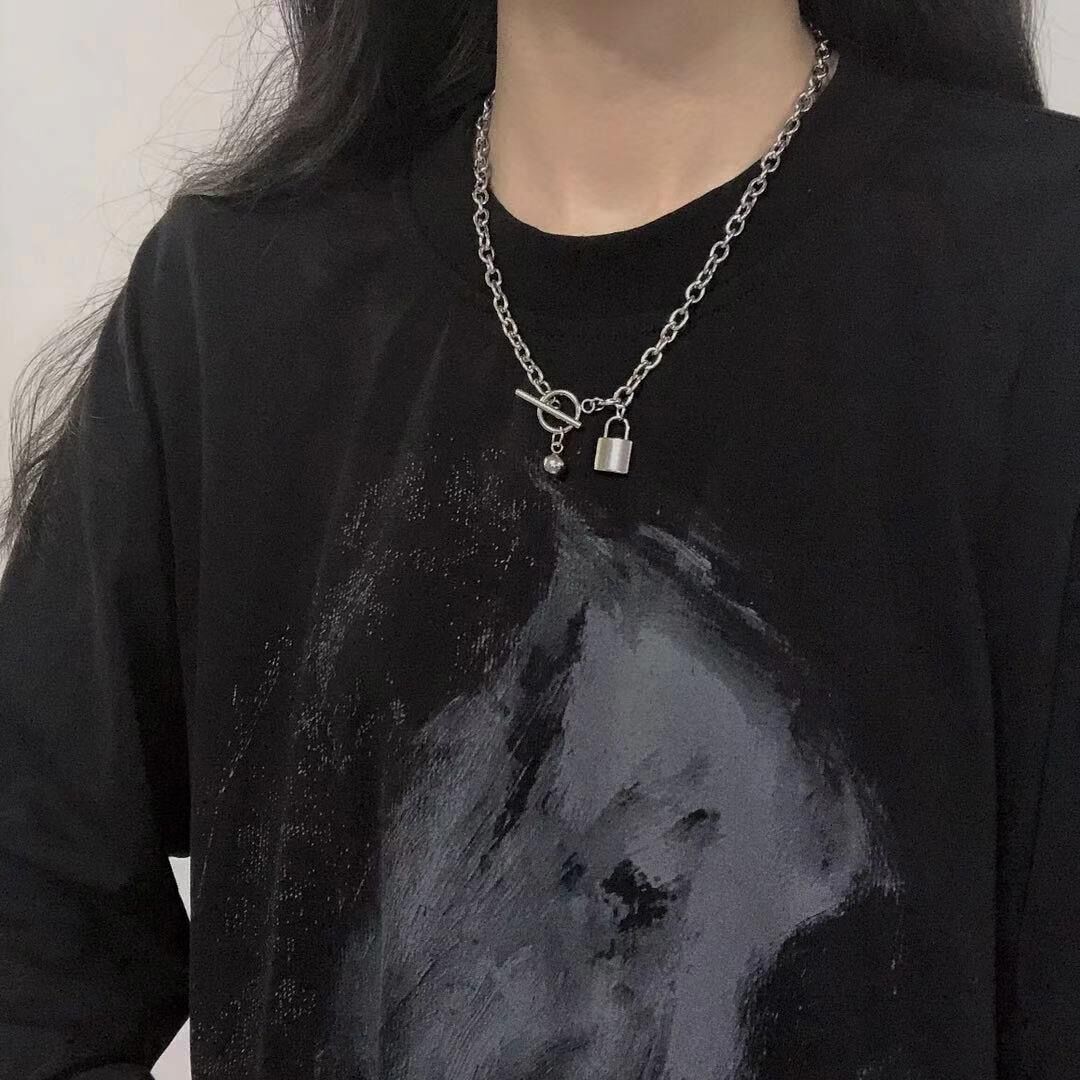 Net rouge même ins Harajuku vent titane acier acier inoxydable collier personnalité sombre serrure pendentif collier pour hommes_voghion.com