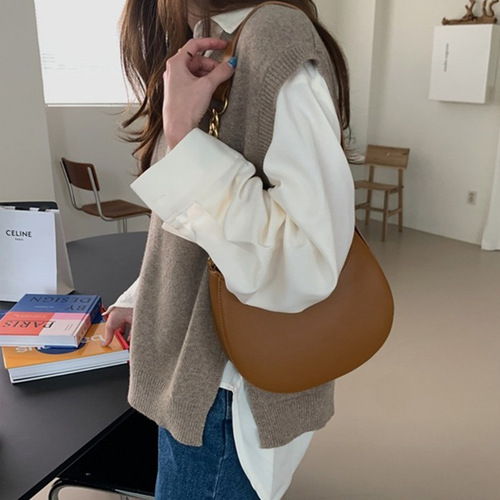 Korean style niche design brown single shoulder underarm bag women's small bag retro color chain saddle bag wholesale one piece drop shipping