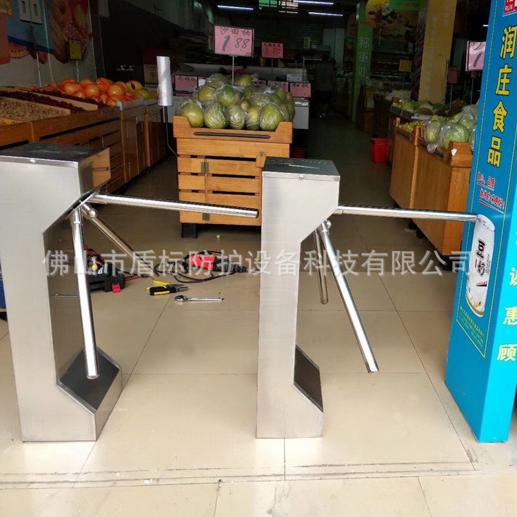 半身高成品旋转单向门 三叉杆立式辊匝通道 机场车站只进不出转门-阿里巴巴