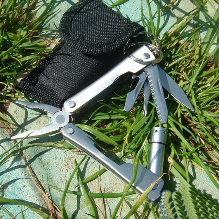 户外用品批发多功能折叠钳子小号带灯钳子迷你组合钳子户外专用