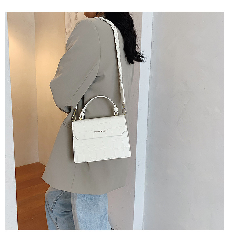 New Trendy Fashion Retro Single Shoulder All-match Small Messenger Bag For Women display picture 11