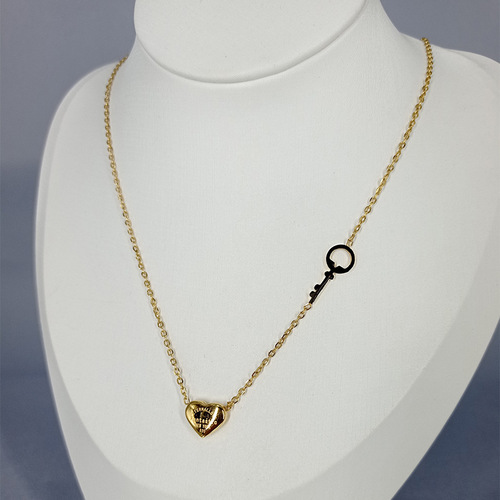 Rose gold necklace, women's trendy light luxury clavicle chain, internet celebrity necklace, simple titanium steel love pendant, niche jewelry style