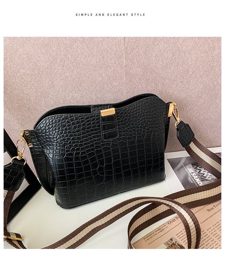 All-match Women's Messenger Bucket Crocodile Pattern One-shoulder Picture Autumn New Messenger Women's Bag display picture 39