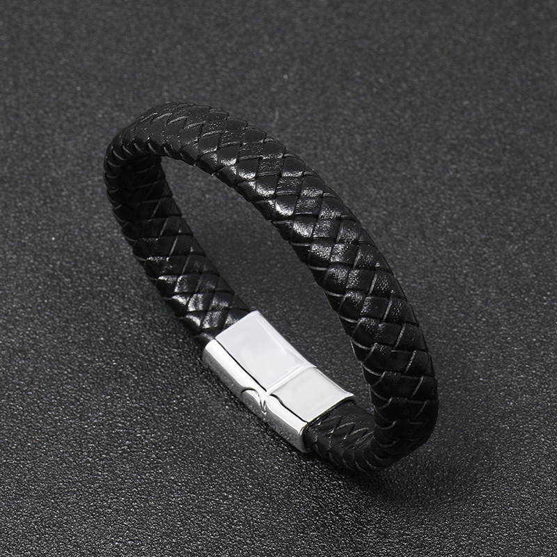 Simple Leather Alloy Magnet Buckle Retro Bracelet display picture 3