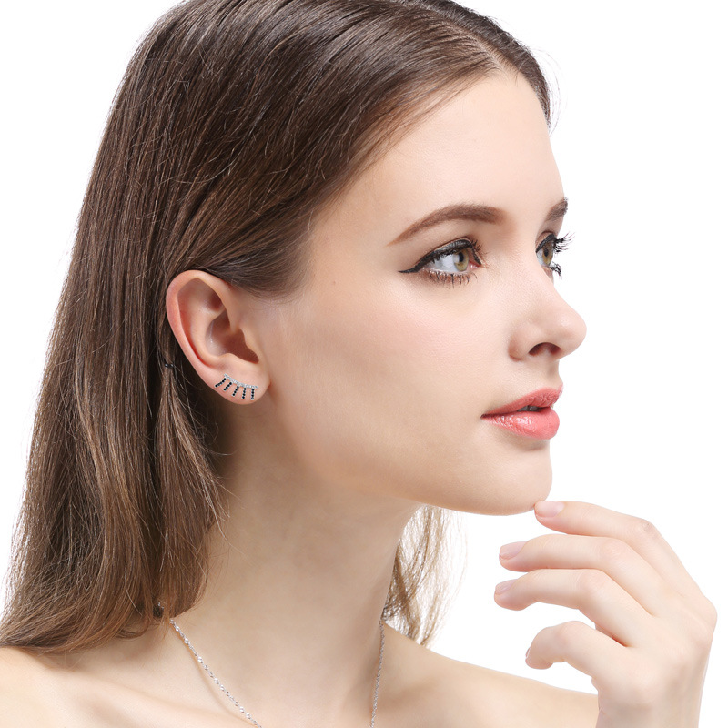 Japonés y coreano s925 plata diamante pendientes de las mujeres elegante simple todo partido pendientes creativo peine pendientes fuente fábrica