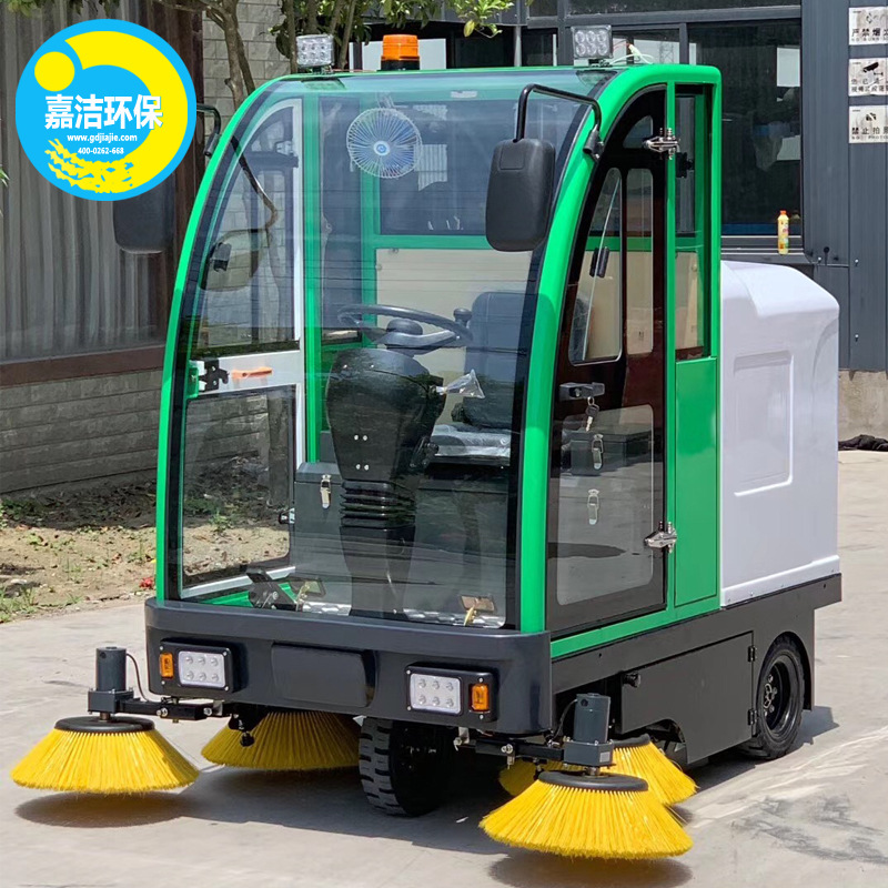 扫地车全封闭驾驶式2100D动力强,吸尘,喷水一道路清扫车电动