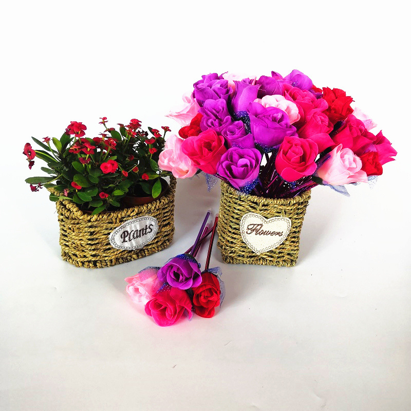 Las pequeñas actividades de microempresas empujan el código de escaneo para enviar regalos debajo de la línea roja en línea, regalos prácticos, pequeños drenadores, artefactos creativos