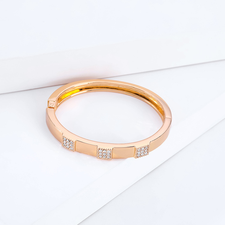 Simple Diamond Gold-plated Glossy Bracelet display picture 7