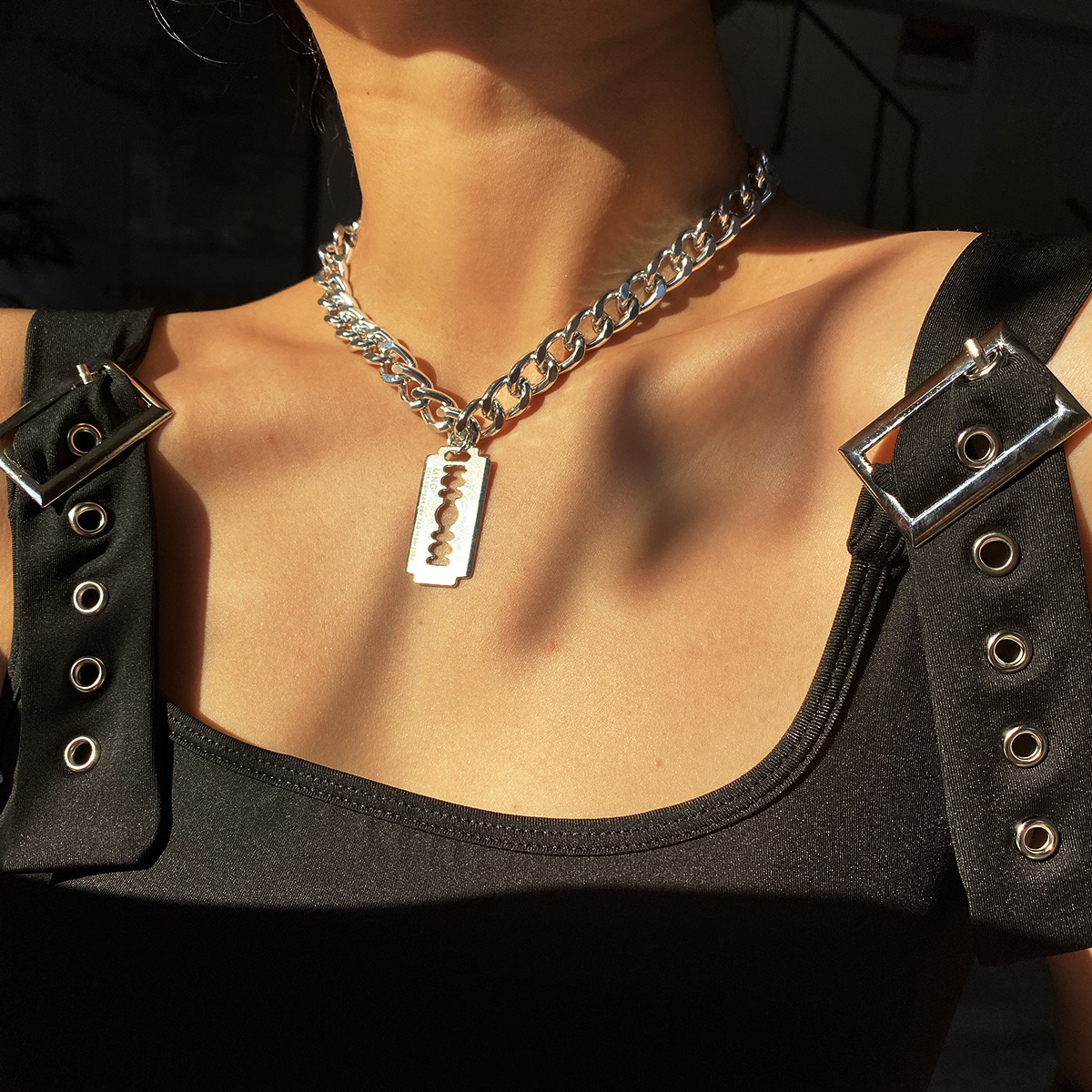 New Fashion Simple Irregular Geometric Razor Blade Exaggerated Necklace display picture 2